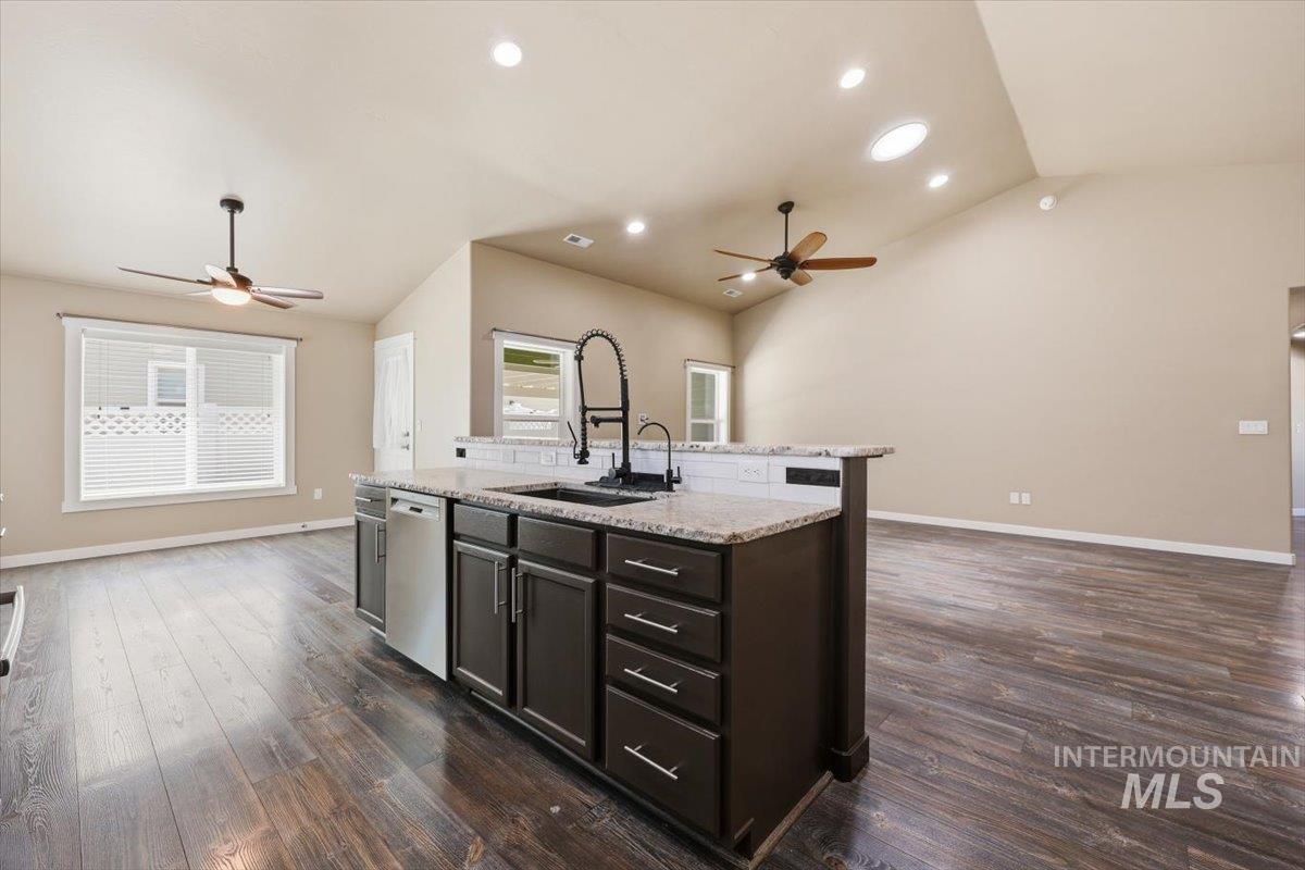 519 W Thornwood, Nampa, Idaho 83686, 3 Bedrooms, 2 Bathrooms, Residential For Sale, Price $469,900,MLS 98986155