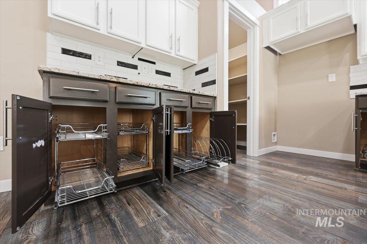 519 W Thornwood, Nampa, Idaho 83686, 3 Bedrooms, 2 Bathrooms, Residential For Sale, Price $469,900,MLS 98986155