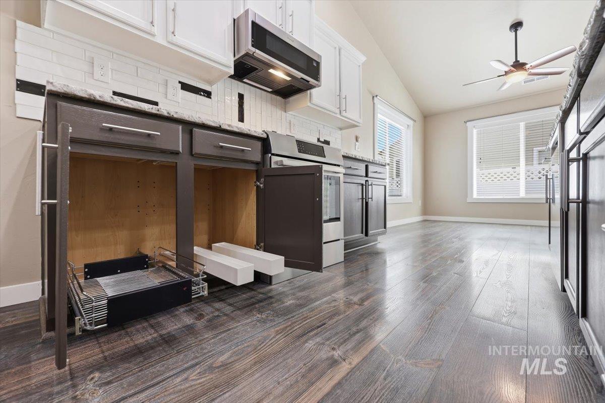 519 W Thornwood, Nampa, Idaho 83686, 3 Bedrooms, 2 Bathrooms, Residential For Sale, Price $469,900,MLS 98986155