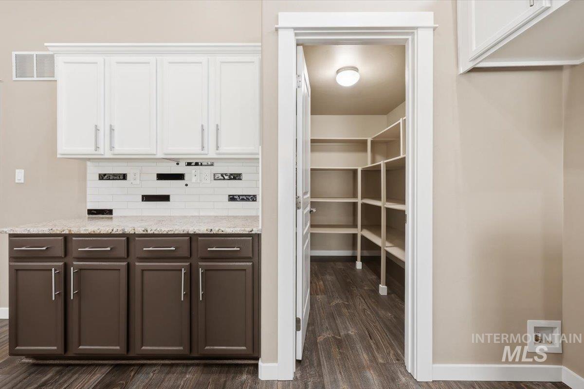 519 W Thornwood, Nampa, Idaho 83686, 3 Bedrooms, 2 Bathrooms, Residential For Sale, Price $469,900, 98986155