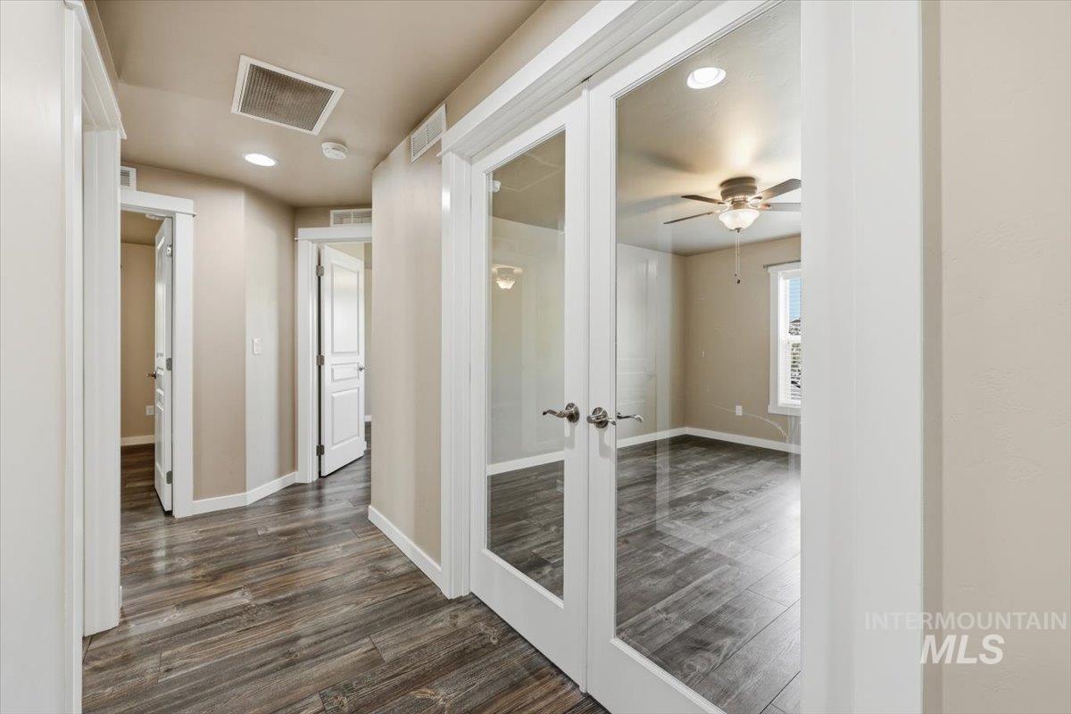 519 W Thornwood, Nampa, Idaho 83686, 3 Bedrooms, 2 Bathrooms, Residential For Sale, Price $469,900,MLS 98986155