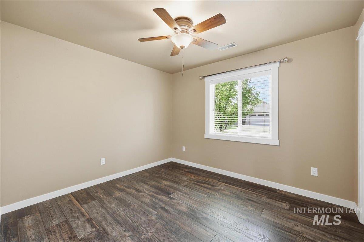519 W Thornwood, Nampa, Idaho 83686, 3 Bedrooms, 2 Bathrooms, Residential For Sale, Price $469,900,MLS 98986155