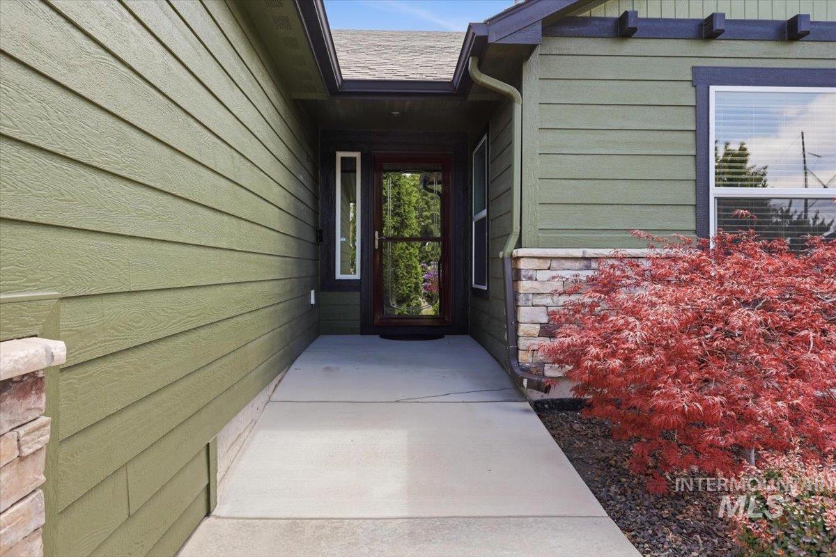 519 W Thornwood, Nampa, Idaho 83686, 3 Bedrooms, 2 Bathrooms, Residential For Sale, Price $469,900,MLS 98986155