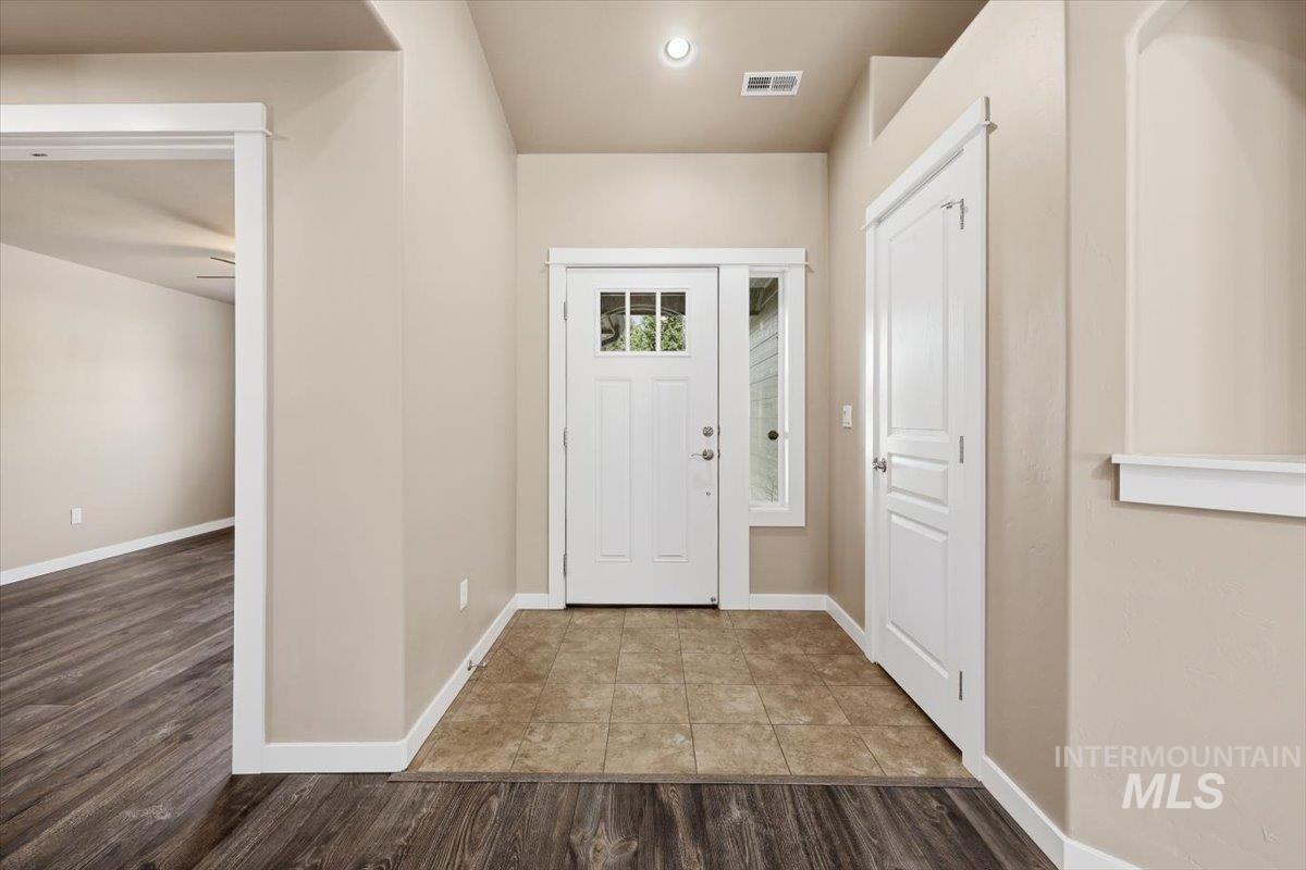 519 W Thornwood, Nampa, Idaho 83686, 3 Bedrooms, 2 Bathrooms, Residential For Sale, Price $469,900, 98986155