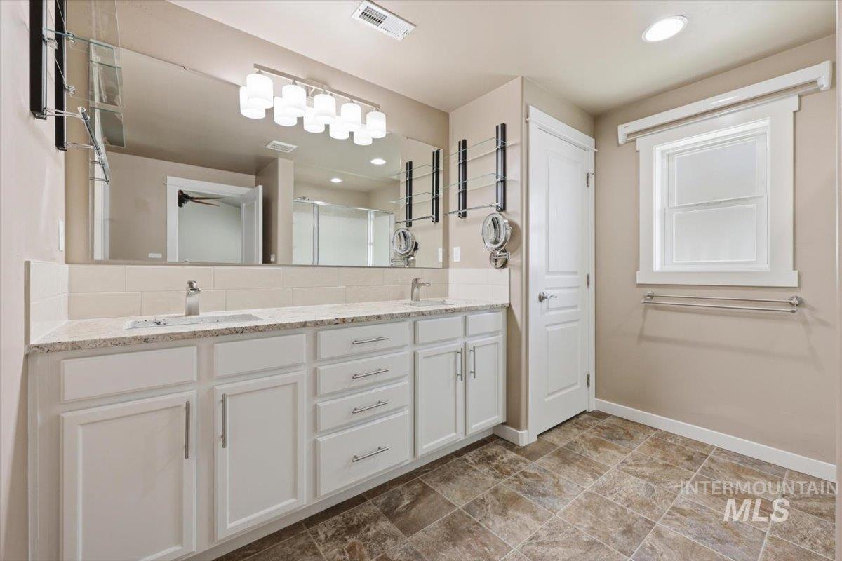 519 W Thornwood, Nampa, Idaho 83686, 3 Bedrooms, 2 Bathrooms, Residential For Sale, Price $469,900,MLS 98986155
