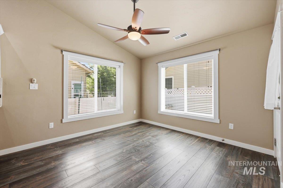 519 W Thornwood, Nampa, Idaho 83686, 3 Bedrooms, 2 Bathrooms, Residential For Sale, Price $469,900,MLS 98986155