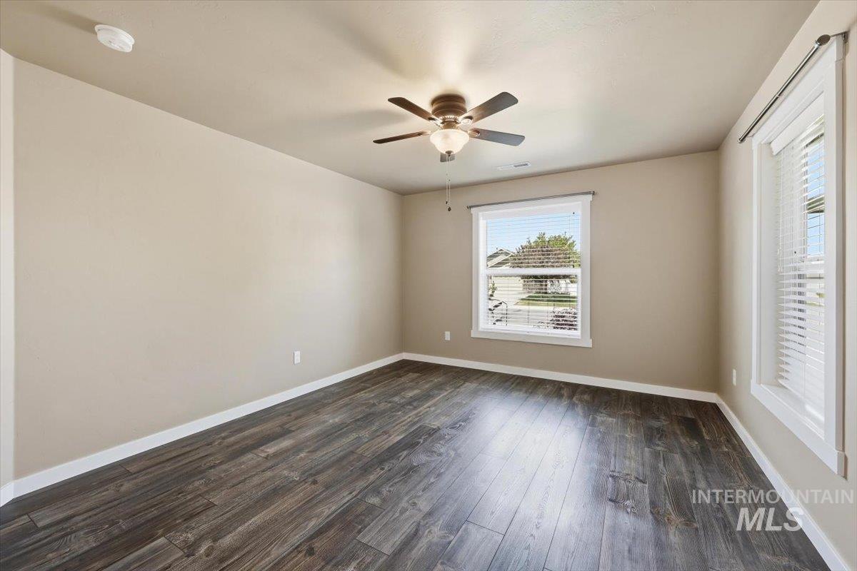 519 W Thornwood, Nampa, Idaho 83686, 3 Bedrooms, 2 Bathrooms, Residential For Sale, Price $469,900,MLS 98986155