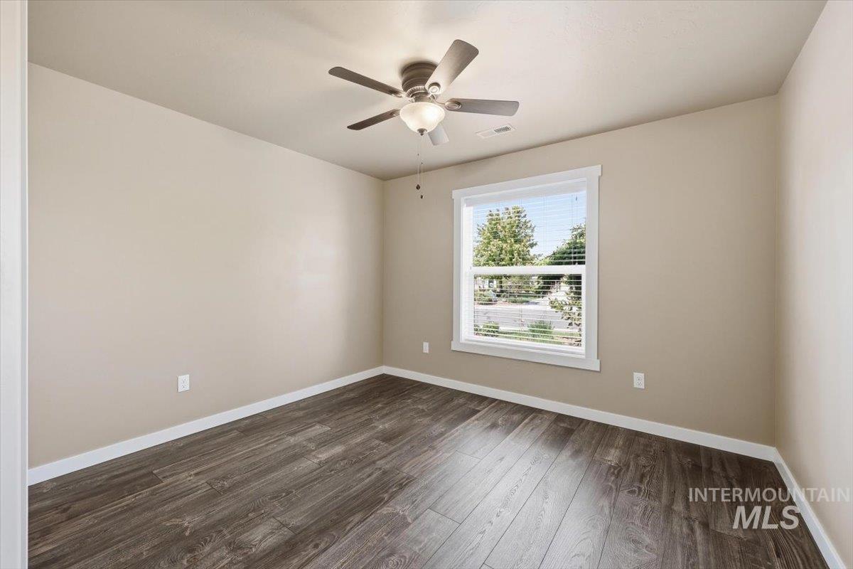 519 W Thornwood, Nampa, Idaho 83686, 3 Bedrooms, 2 Bathrooms, Residential For Sale, Price $469,900,MLS 98986155