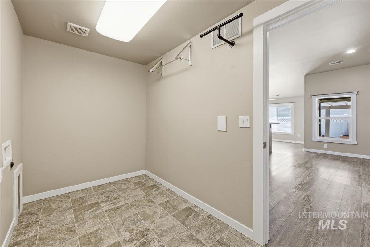 519 W Thornwood, Nampa, Idaho 83686, 3 Bedrooms, 2 Bathrooms, Residential For Sale, Price $469,900,MLS 98986155