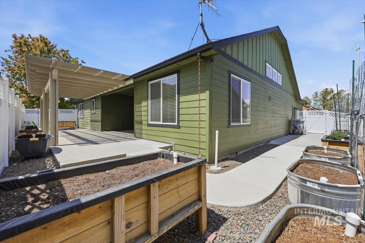 519 W Thornwood, Nampa, Idaho 83686, 3 Bedrooms, 2 Bathrooms, Residential For Sale, Price $469,900,MLS 98986155