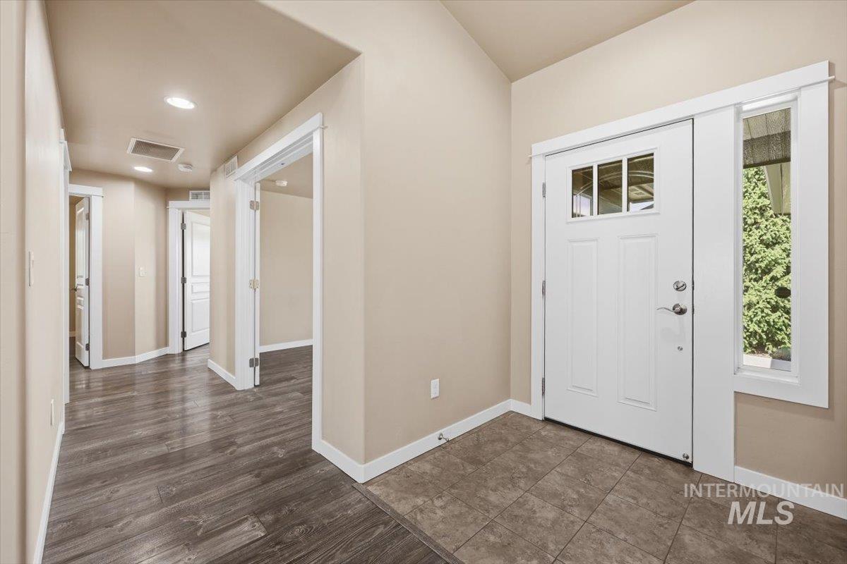 519 W Thornwood, Nampa, Idaho 83686, 3 Bedrooms, 2 Bathrooms, Residential For Sale, Price $469,900, 98986155