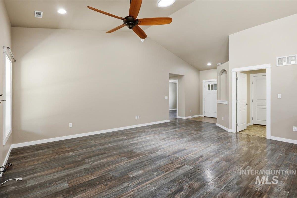 519 W Thornwood, Nampa, Idaho 83686, 3 Bedrooms, 2 Bathrooms, Residential For Sale, Price $469,900,MLS 98986155