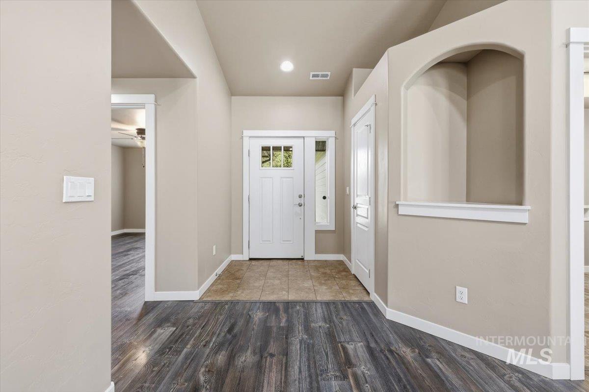 519 W Thornwood, Nampa, Idaho 83686, 3 Bedrooms, 2 Bathrooms, Residential For Sale, Price $469,900,MLS 98986155