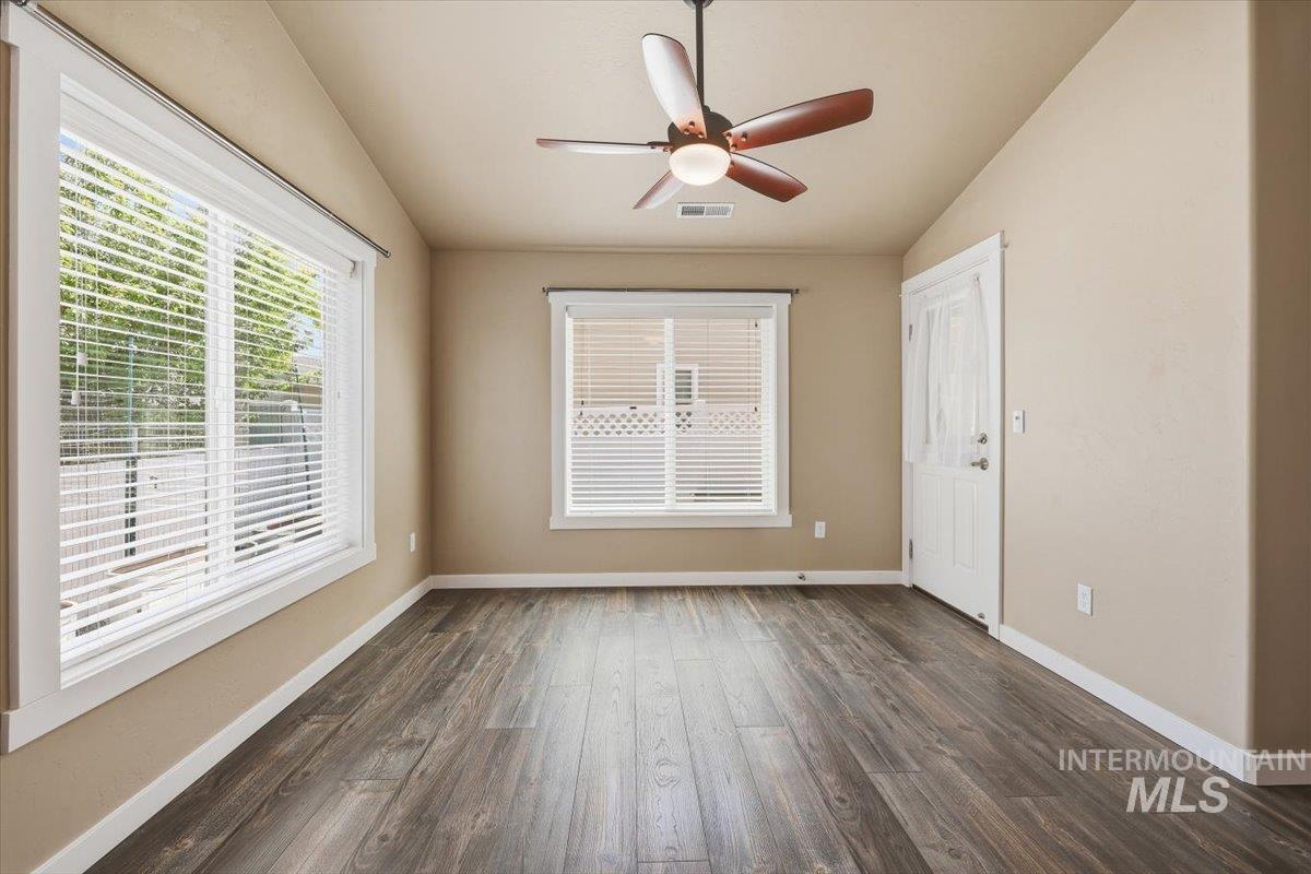 519 W Thornwood, Nampa, Idaho 83686, 3 Bedrooms, 2 Bathrooms, Residential For Sale, Price $469,900,MLS 98986155
