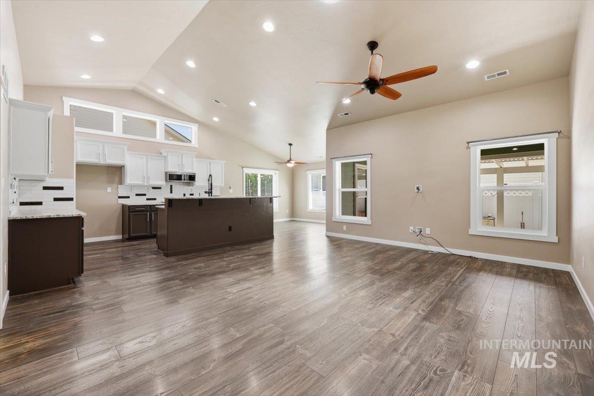 519 W Thornwood, Nampa, Idaho 83686, 3 Bedrooms, 2 Bathrooms, Residential For Sale, Price $469,900,MLS 98986155