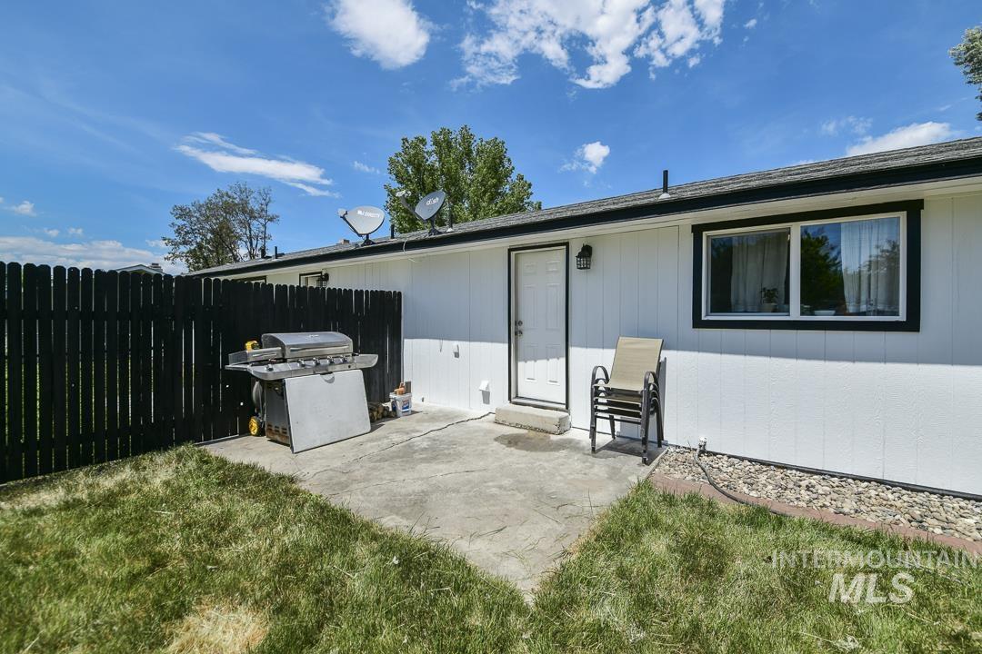 1281 W Owyhee St, Kuna, Idaho 83634, 2 Bedrooms, 1 Bathroom, Residential Income For Sale, Price $449,900, 98986159