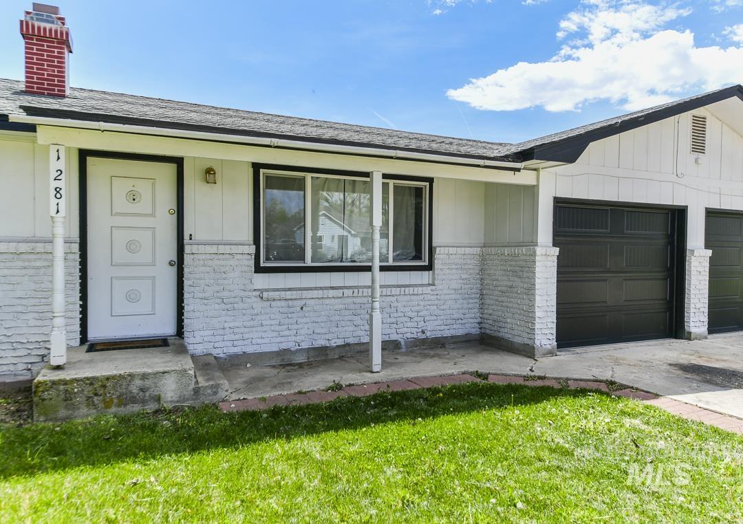 1281 W Owyhee St, Kuna, Idaho 83634, 2 Bedrooms, 1 Bathroom, Residential Income For Sale, Price $449,900, 98986159