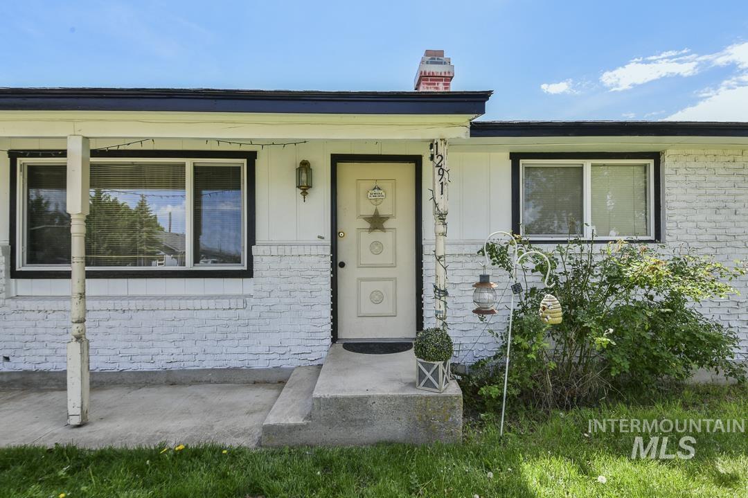 1281 W Owyhee St, Kuna, Idaho 83634, 2 Bedrooms, 1 Bathroom, Residential Income For Sale, Price $449,900, 98986159