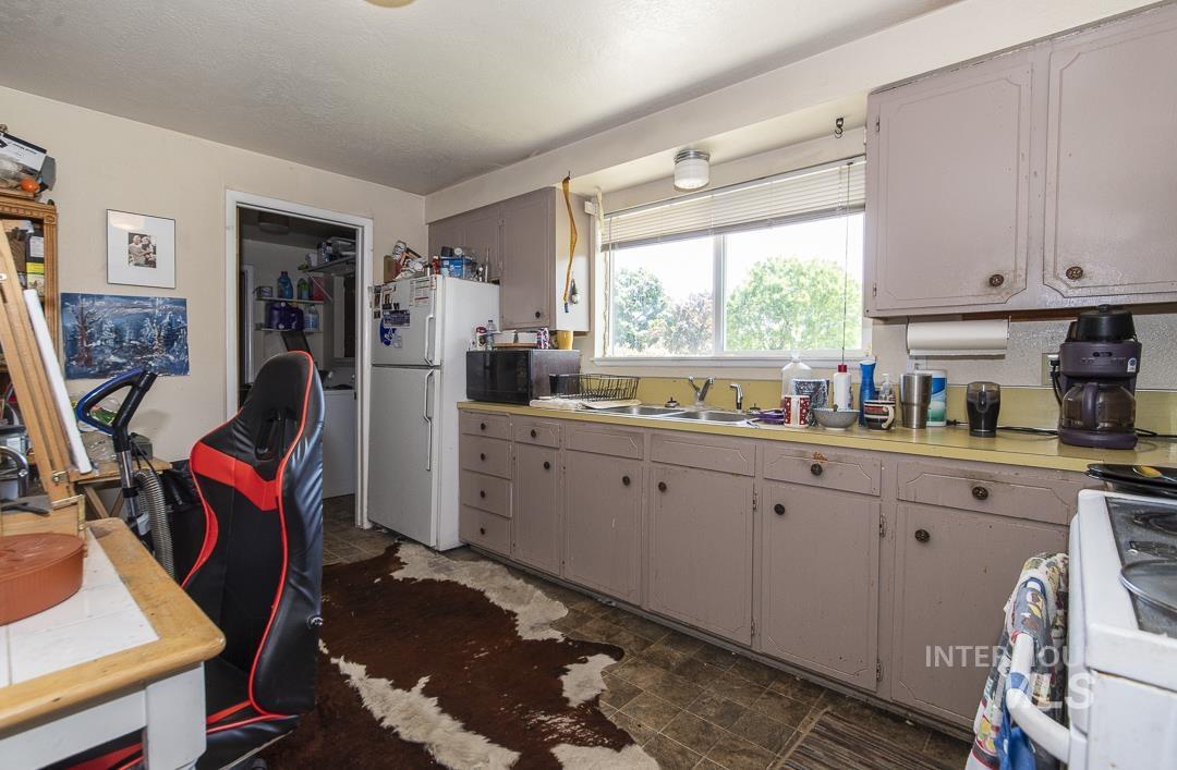 1281 W Owyhee St, Kuna, Idaho 83634, 2 Bedrooms, 1 Bathroom, Residential Income For Sale, Price $449,900, 98986159