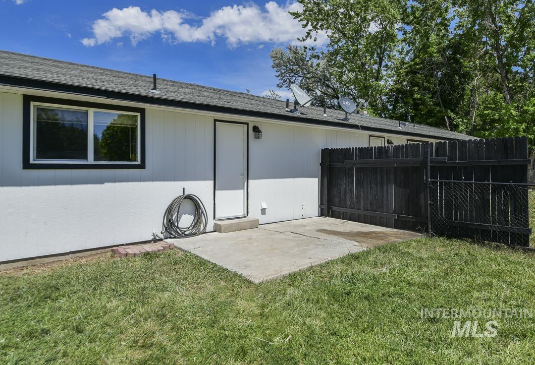 1281 W Owyhee St, Kuna, Idaho 83634, 2 Bedrooms, 1 Bathroom, Residential Income For Sale, Price $449,900, 98986159