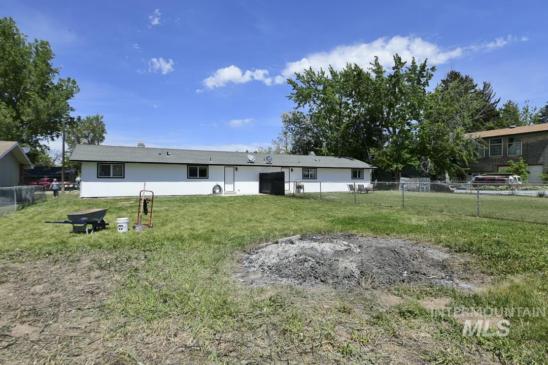 1281 W Owyhee St, Kuna, Idaho 83634, 2 Bedrooms, 1 Bathroom, Residential Income For Sale, Price $449,900, 98986159