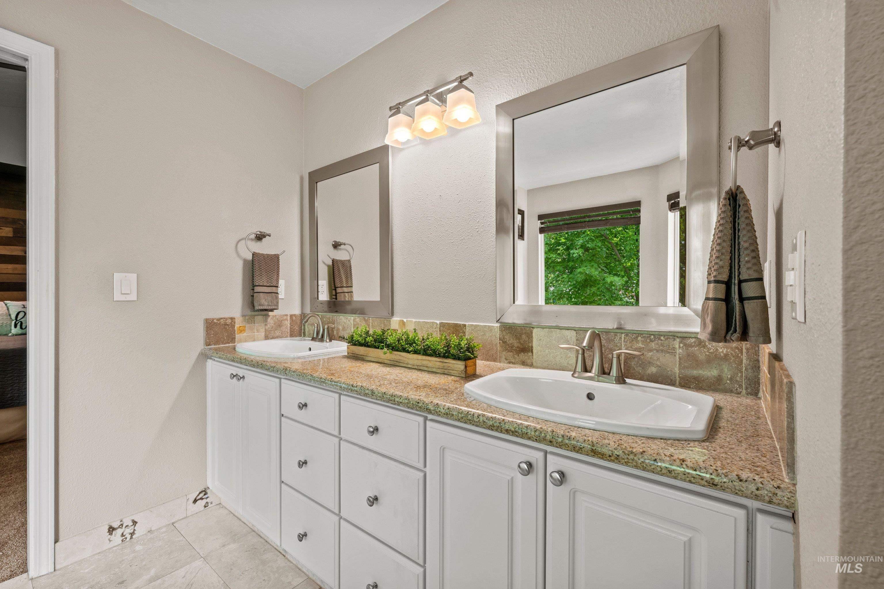 2455 E Heathfield Ct., Eagle, Idaho 83616, 4 Bedrooms, 2.5 Bathrooms, Residential For Sale, Price $674,990, 98986160
