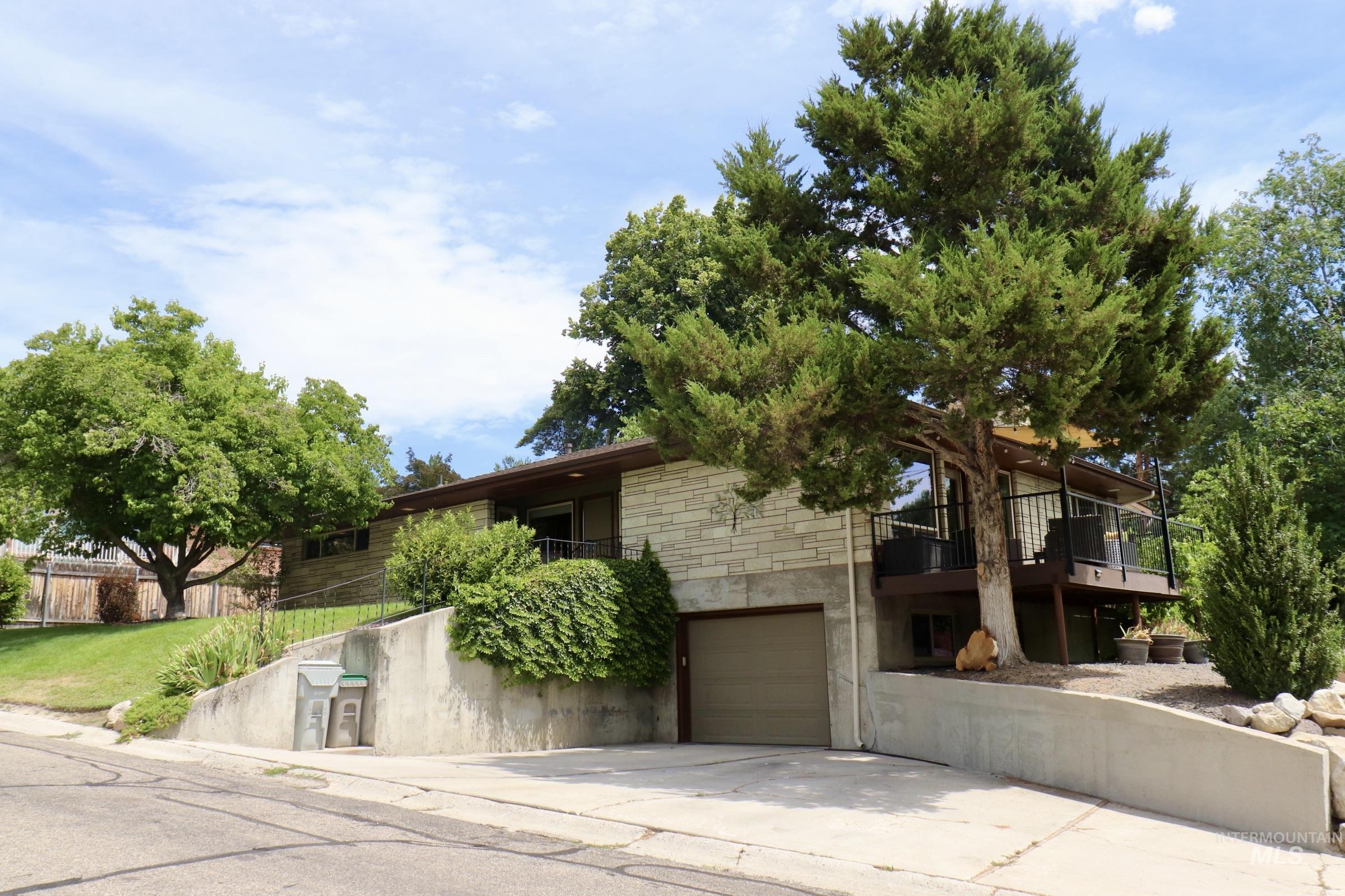 3100 N Ridgeway, Boise, Idaho 83702, 3 Bedrooms, 2 Bathrooms, Residential For Sale, Price $900,000, 98986162