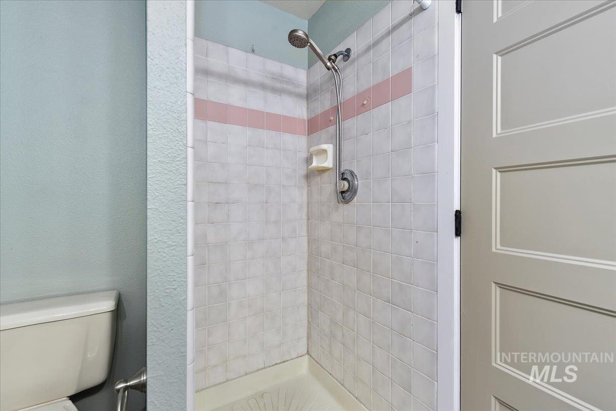 9215 W Preece St, Boise, Idaho 83704, 3 Bedrooms, 2 Bathrooms, Residential For Sale, Price $399,900, 98986166