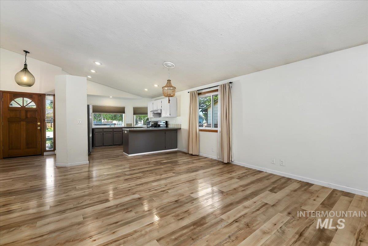 9215 W Preece St, Boise, Idaho 83704, 3 Bedrooms, 2 Bathrooms, Residential For Sale, Price $399,900, 98986166