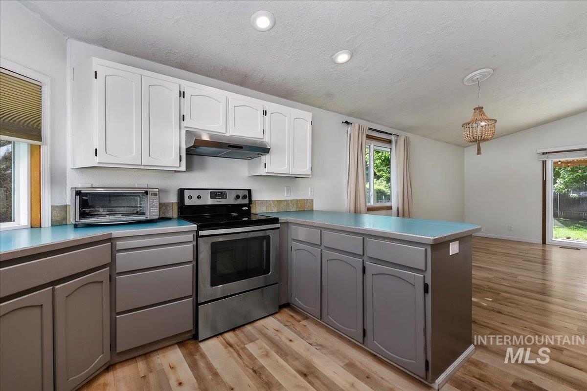 9215 W Preece St, Boise, Idaho 83704, 3 Bedrooms, 2 Bathrooms, Residential For Sale, Price $399,900, 98986166