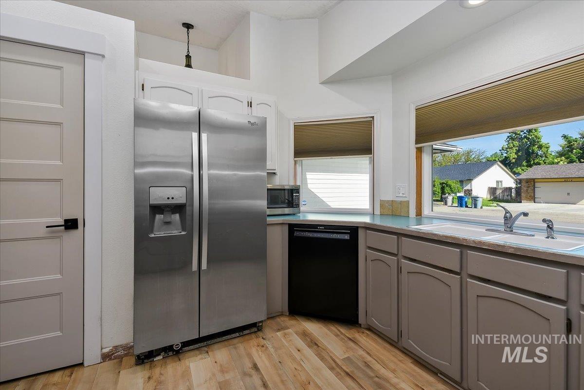 9215 W Preece St, Boise, Idaho 83704, 3 Bedrooms, 2 Bathrooms, Residential For Sale, Price $399,900, 98986166