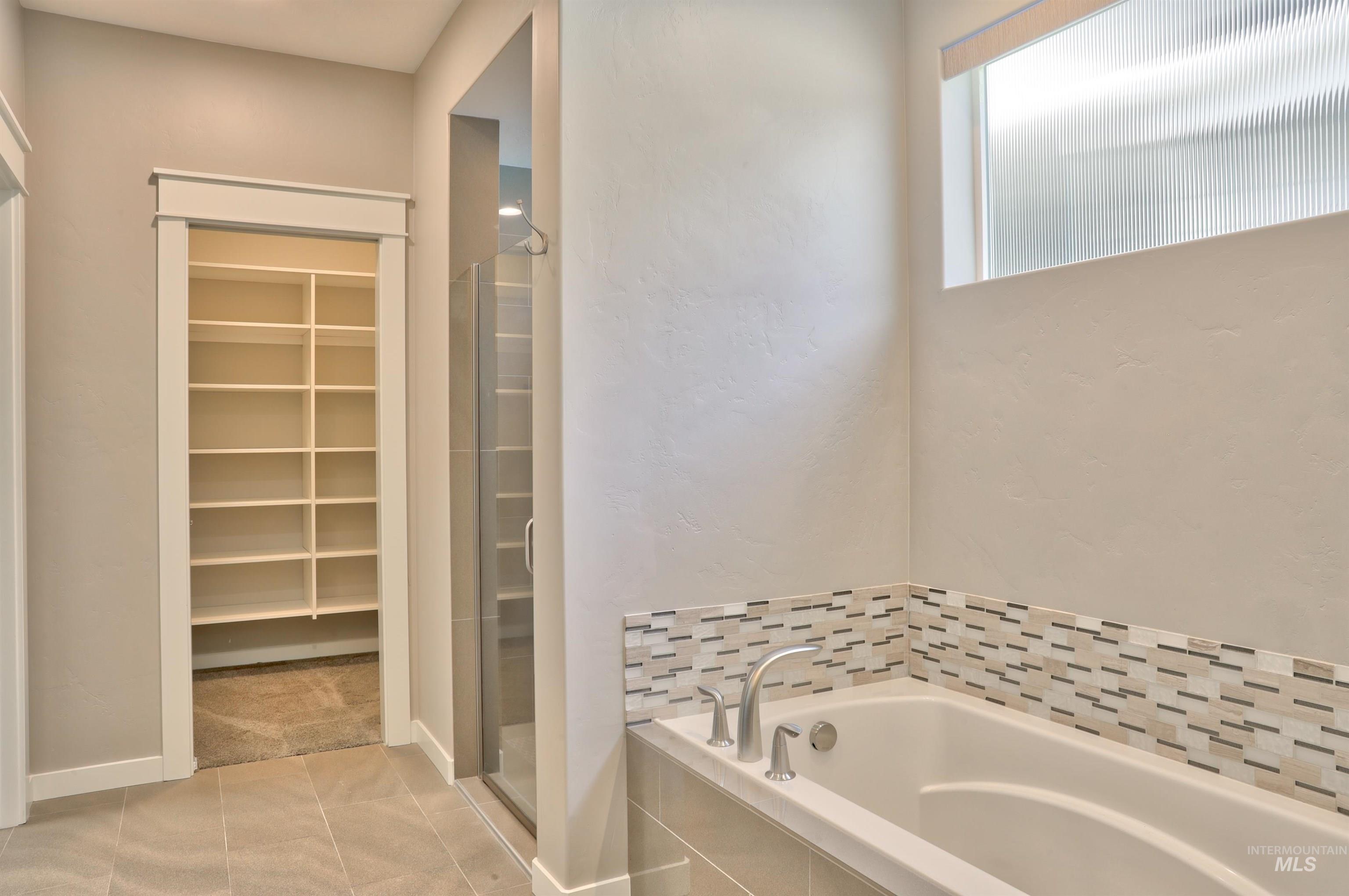 6218 N Winward Lane, Meridian, Idaho 83646, 2 Bedrooms, 2 Bathrooms, Residential For Sale, Price $540,000,MLS 98986168