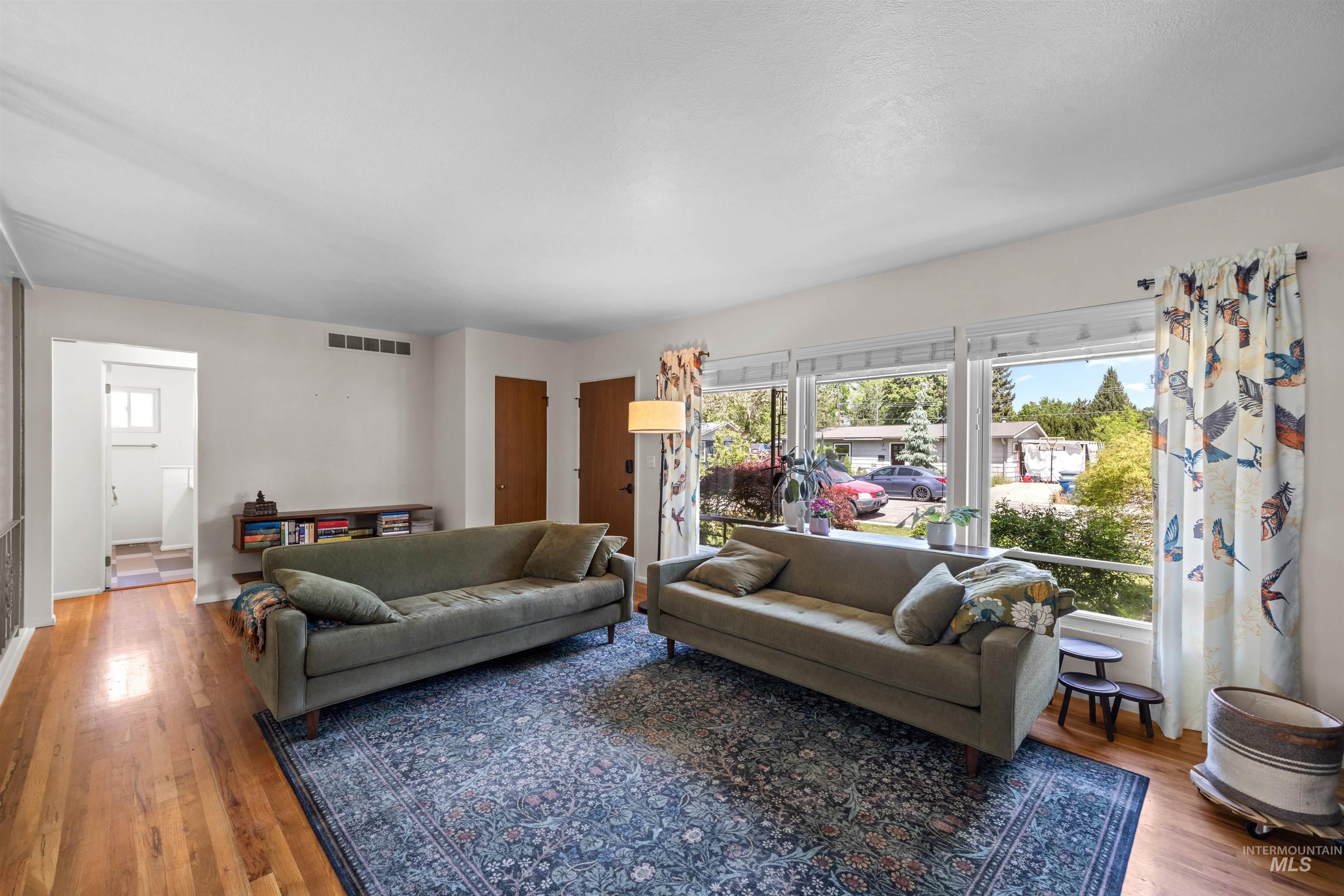 1929 W Bedford, Boise, Idaho 83705, 3 Bedrooms, 2 Bathrooms, Residential For Sale, Price $550,000,MLS 98986170