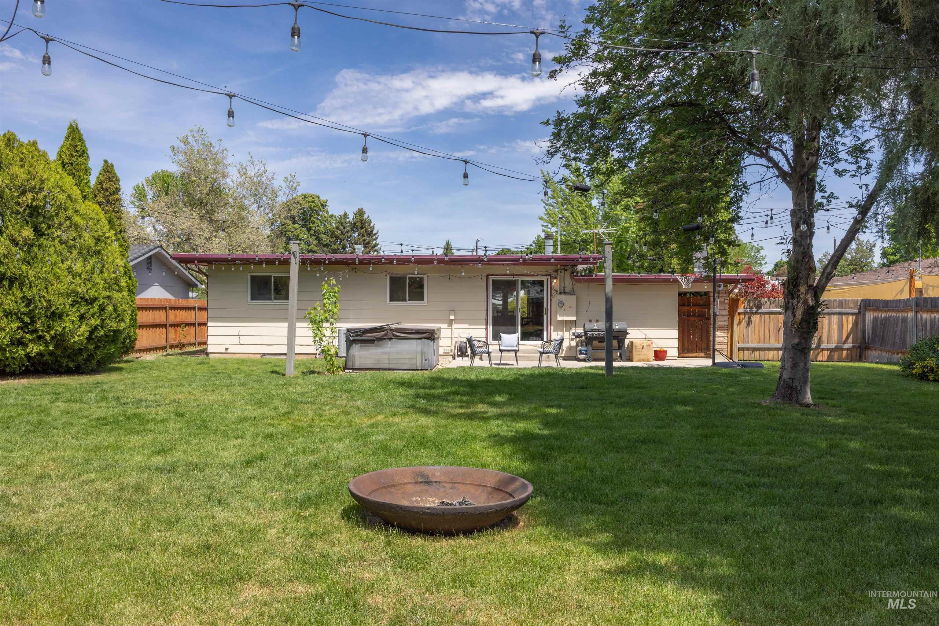 1929 W Bedford, Boise, Idaho 83705, 3 Bedrooms, 2 Bathrooms, Residential For Sale, Price $550,000,MLS 98986170
