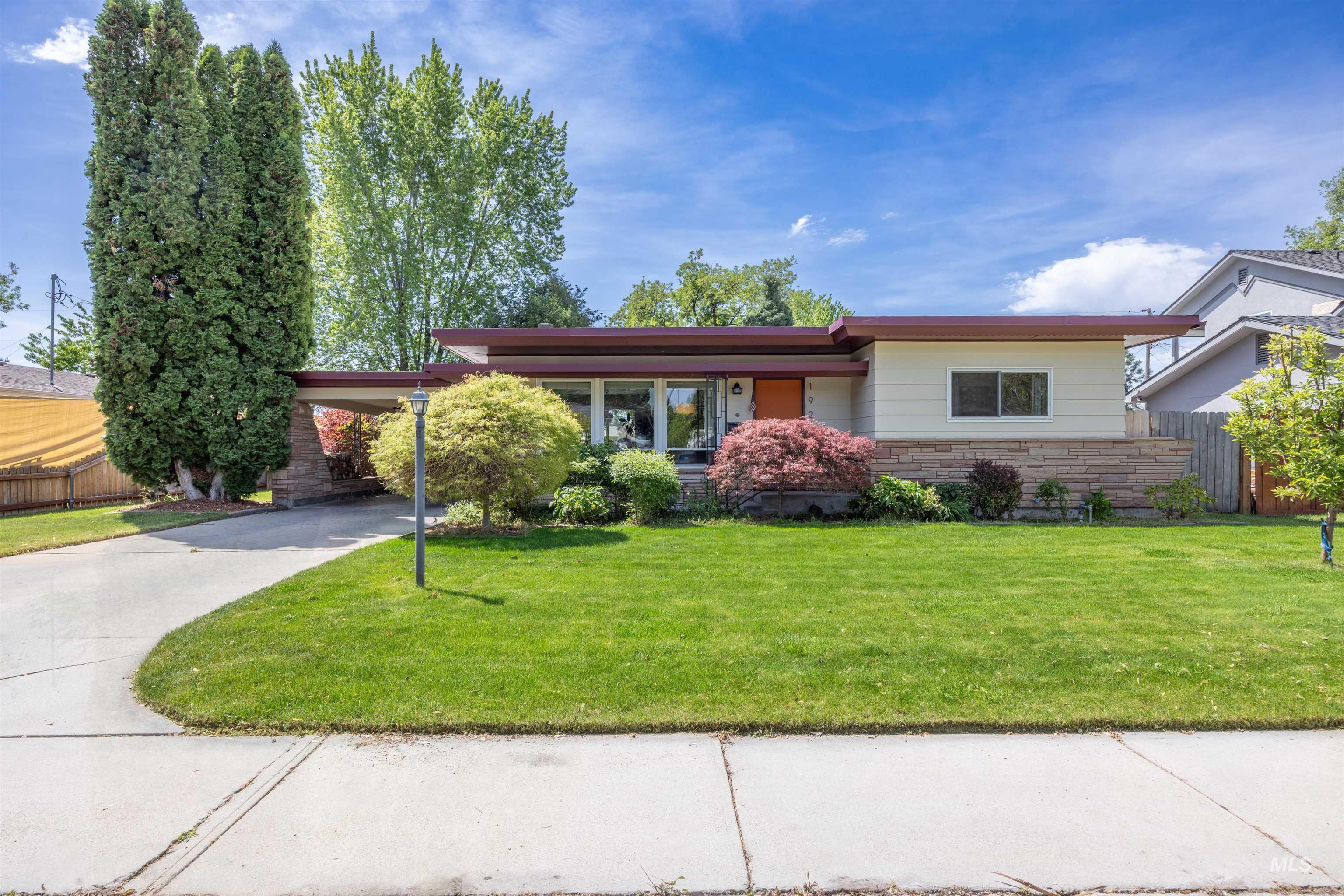 1929 W Bedford, Boise, Idaho 83705, 3 Bedrooms, 2 Bathrooms, Residential For Sale, Price $550,000,MLS 98986170