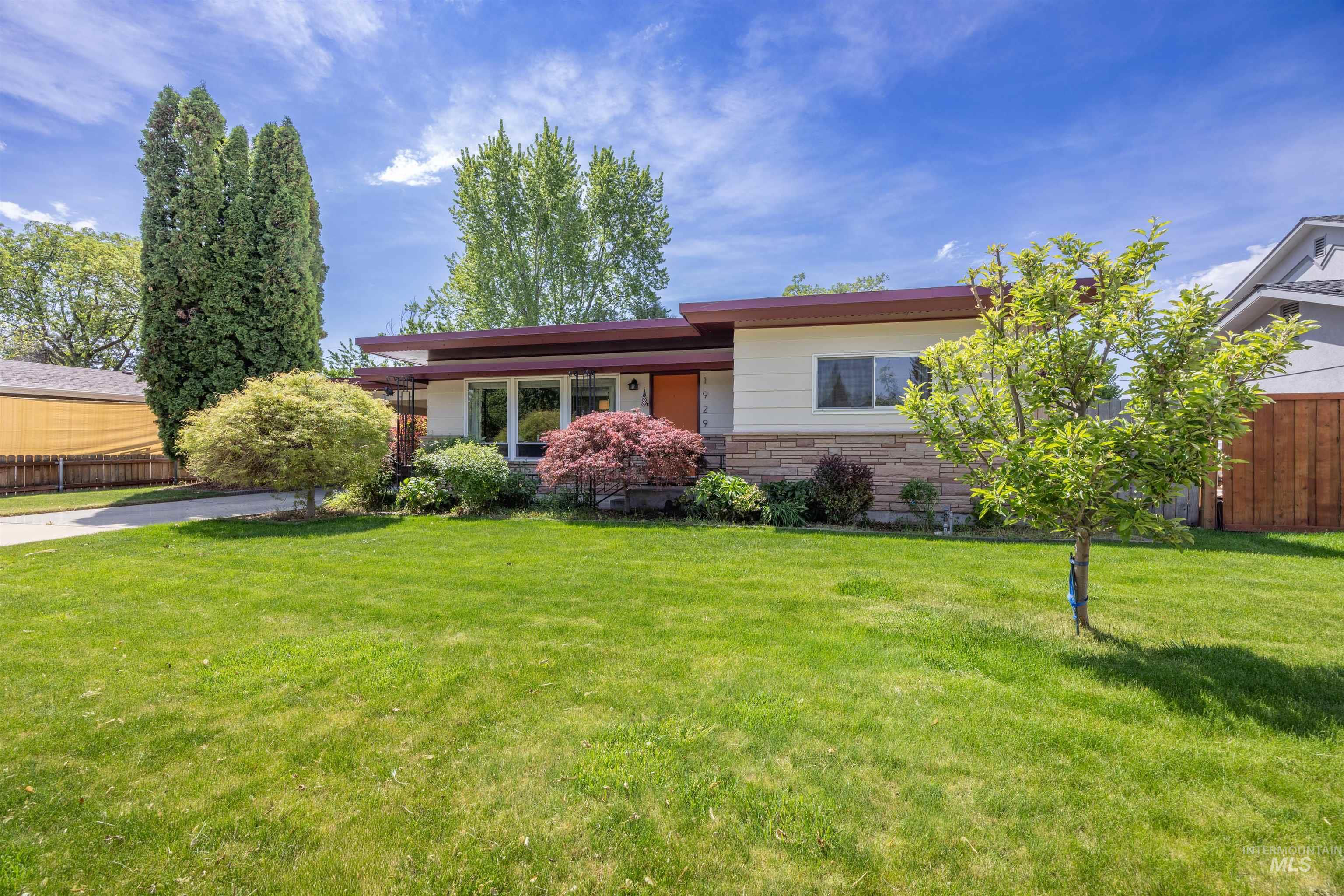 1929 W Bedford, Boise, Idaho 83705, 3 Bedrooms, 2 Bathrooms, Residential For Sale, Price $550,000,MLS 98986170
