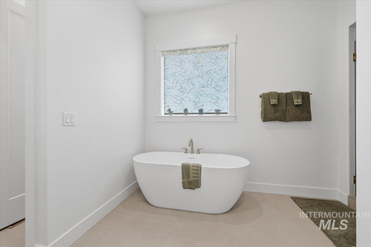 5657 W Polecat Dr., Eagle, Idaho 83616, 3 Bedrooms, 3.5 Bathrooms, Residential For Sale, Price $1,099,990,MLS 98986171