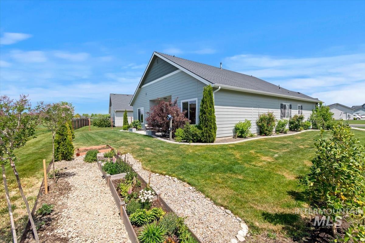5948 W Hamm Ln, Eagle, Idaho 83616, 3 Bedrooms, 2 Bathrooms, Residential For Sale, Price $589,900, 98986173