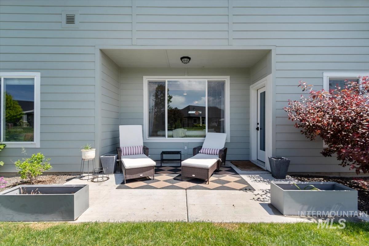 5948 W Hamm Ln, Eagle, Idaho 83616, 3 Bedrooms, 2 Bathrooms, Residential For Sale, Price $589,900, 98986173