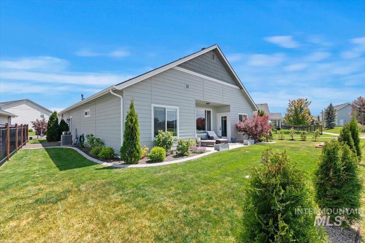 5948 W Hamm Ln, Eagle, Idaho 83616, 3 Bedrooms, 2 Bathrooms, Residential For Sale, Price $589,900, 98986173