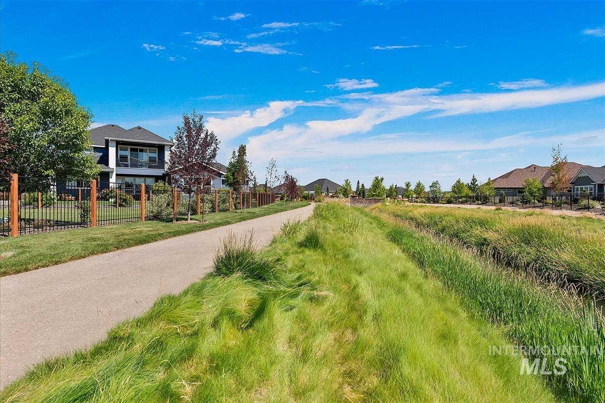5948 W Hamm Ln, Eagle, Idaho 83616, 3 Bedrooms, 2 Bathrooms, Residential For Sale, Price $564,900, 98986173
