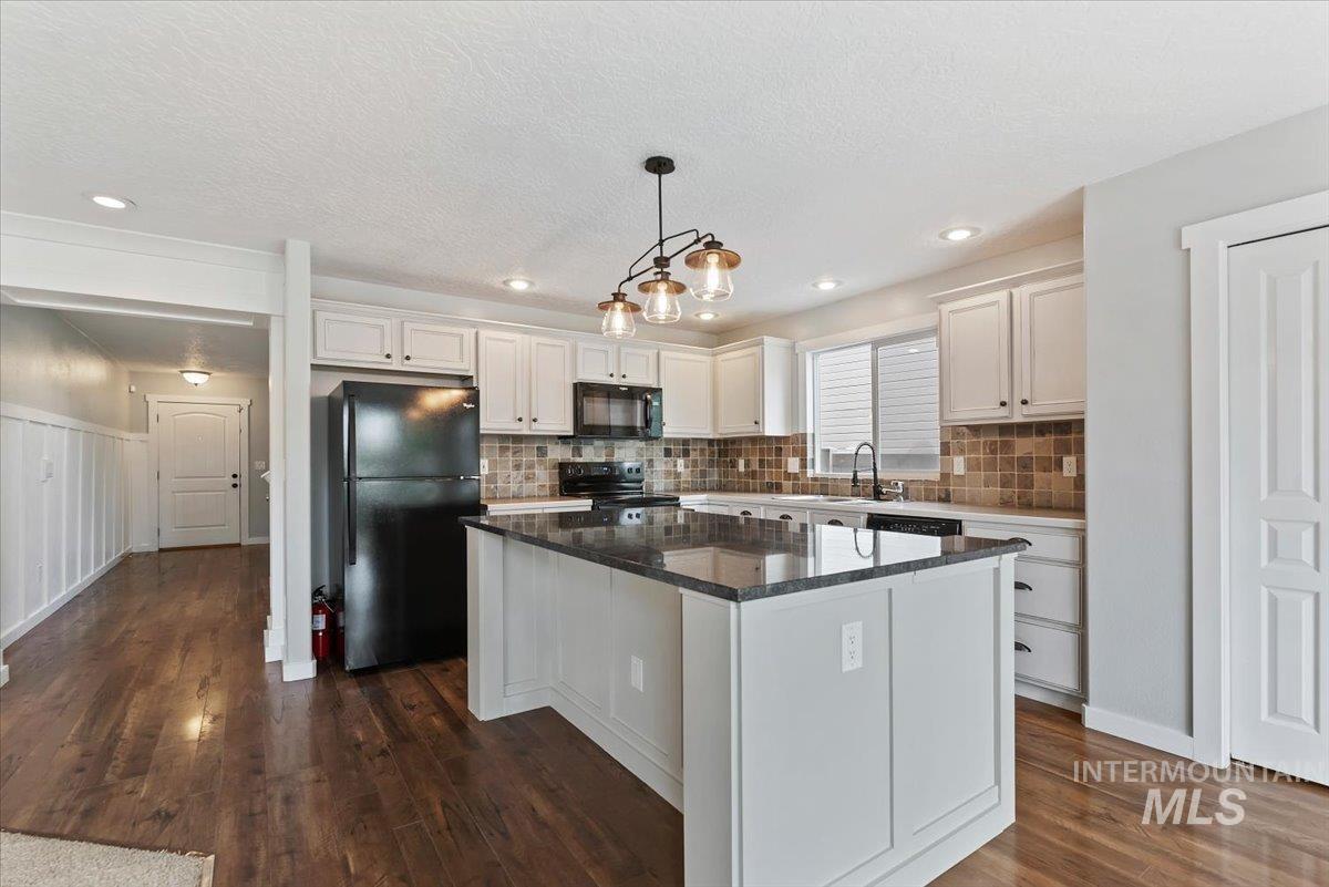 11325 W Cumberland River Drive, Nampa, Idaho 83686, 4 Bedrooms, 2.5 Bathrooms, Residential For Sale, Price $464,900,MLS 98986181