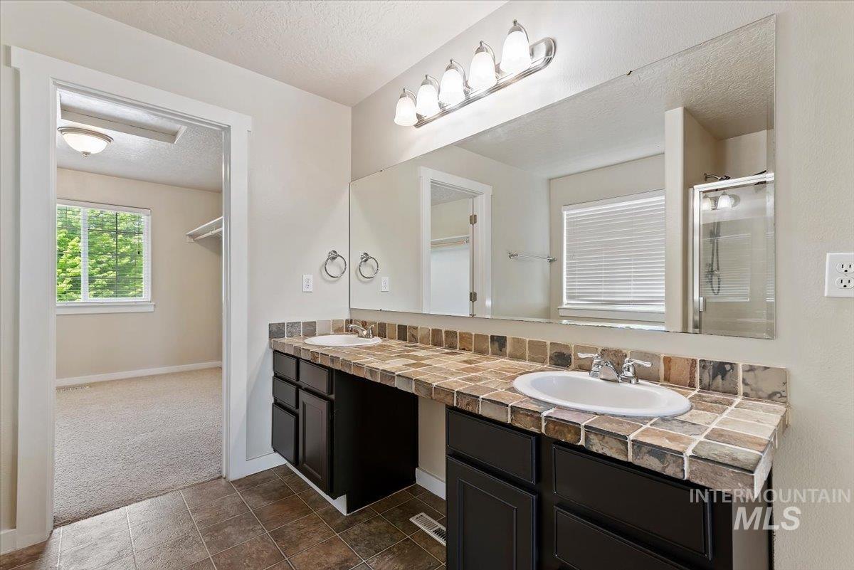 11325 W Cumberland River Drive, Nampa, Idaho 83686, 4 Bedrooms, 2.5 Bathrooms, Residential For Sale, Price $464,900,MLS 98986181