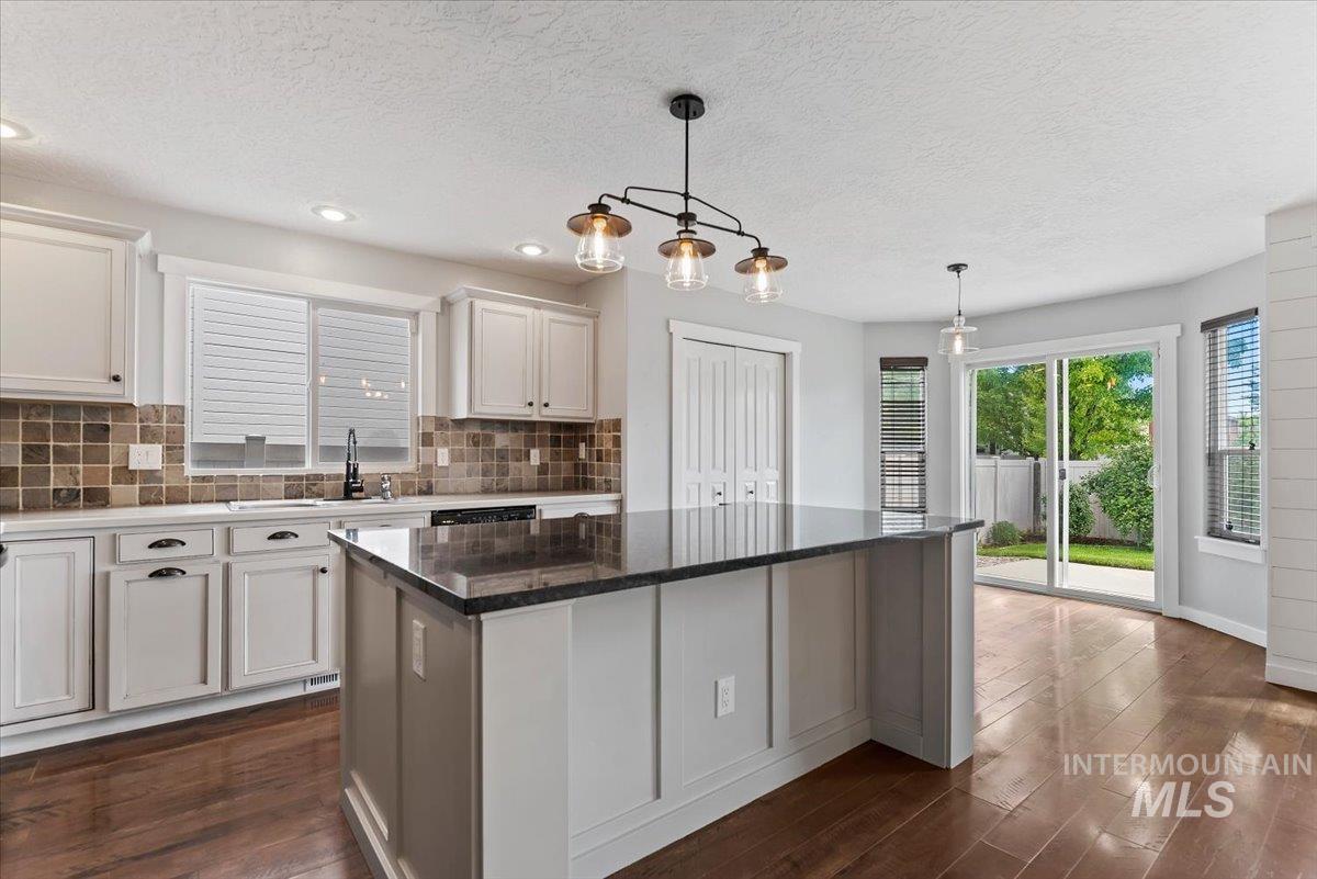 11325 W Cumberland River Drive, Nampa, Idaho 83686, 4 Bedrooms, 2.5 Bathrooms, Residential For Sale, Price $464,900,MLS 98986181