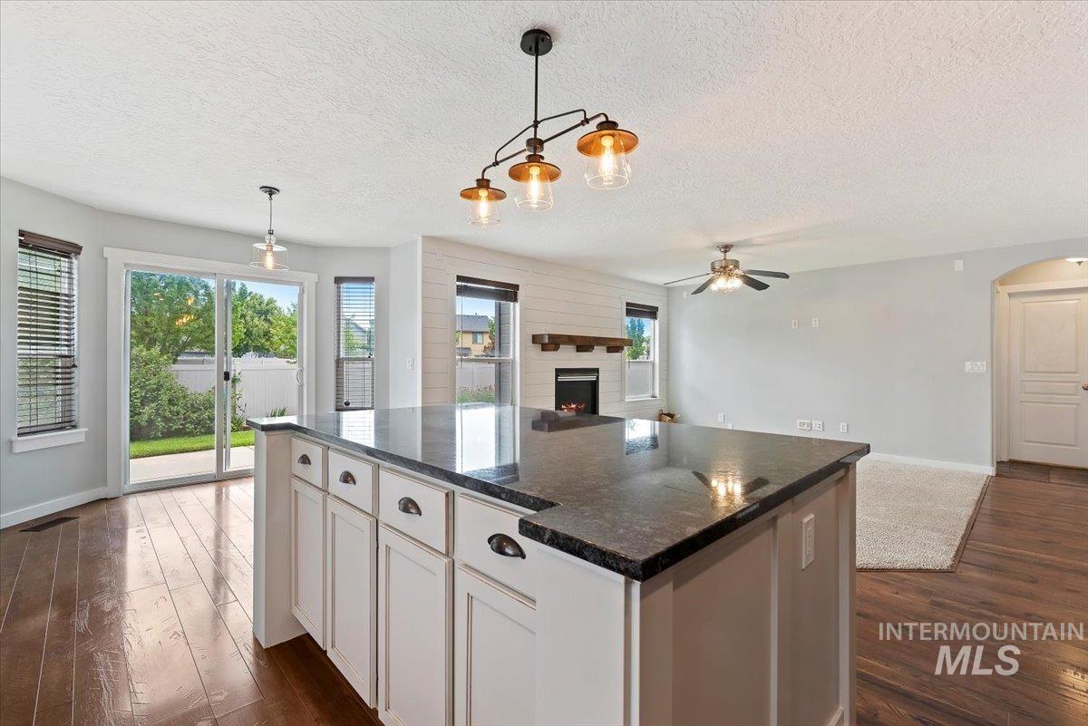 11325 W Cumberland River Drive, Nampa, Idaho 83686, 4 Bedrooms, 2.5 Bathrooms, Residential For Sale, Price $464,900,MLS 98986181