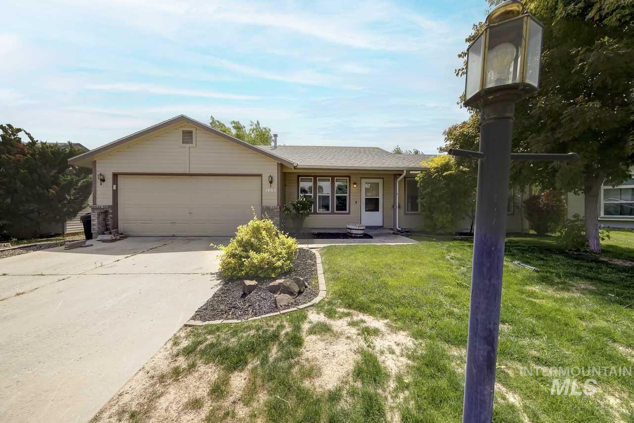 1465 E Buchman Ct, Meridian, Idaho 83642, 3 Bedrooms, 2 Bathrooms, Residential For Sale, Price $360,000,MLS 98986185