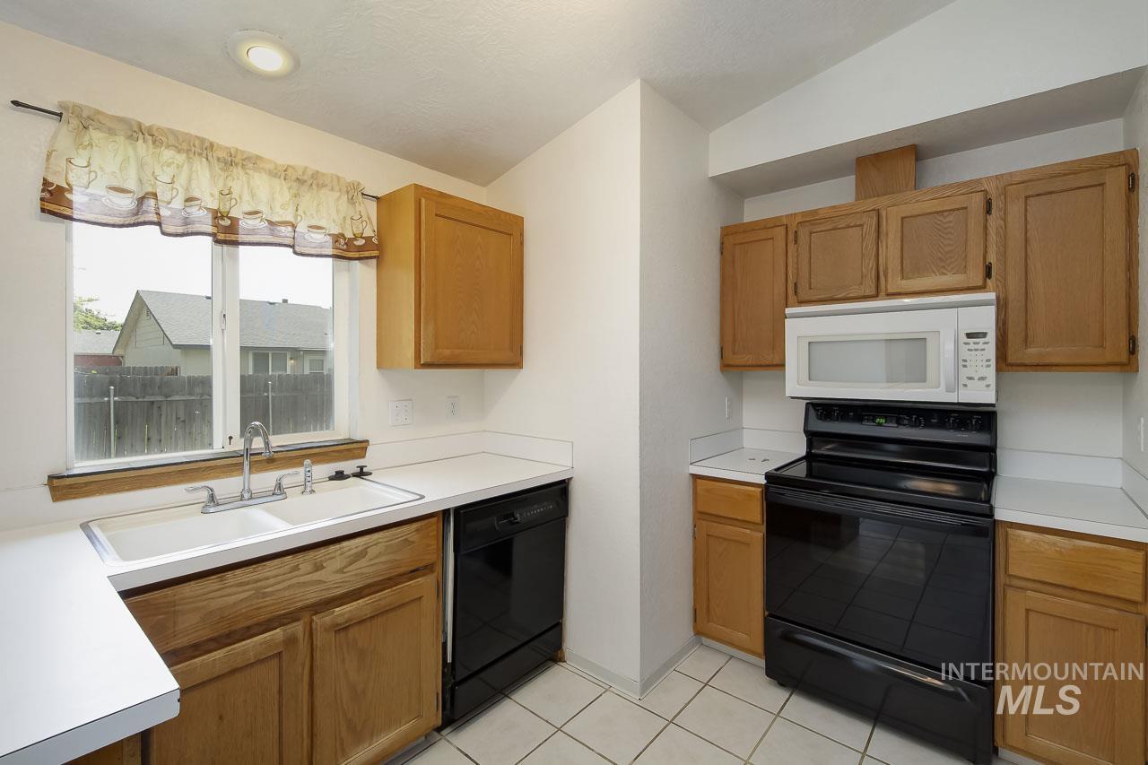 1465 E Buchman Ct, Meridian, Idaho 83642, 3 Bedrooms, 2 Bathrooms, Residential For Sale, Price $360,000,MLS 98986185