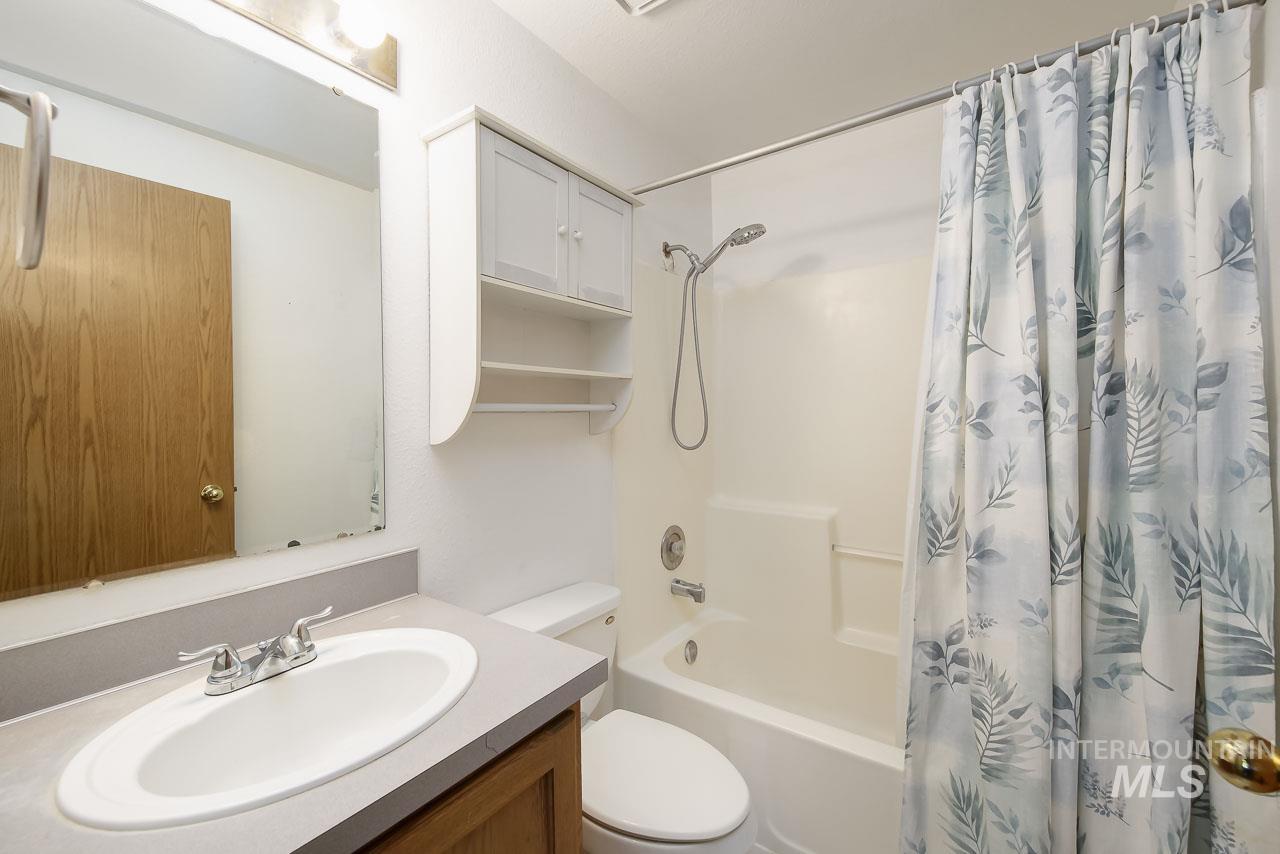 1465 E Buchman Ct, Meridian, Idaho 83642, 3 Bedrooms, 2 Bathrooms, Residential For Sale, Price $360,000,MLS 98986185