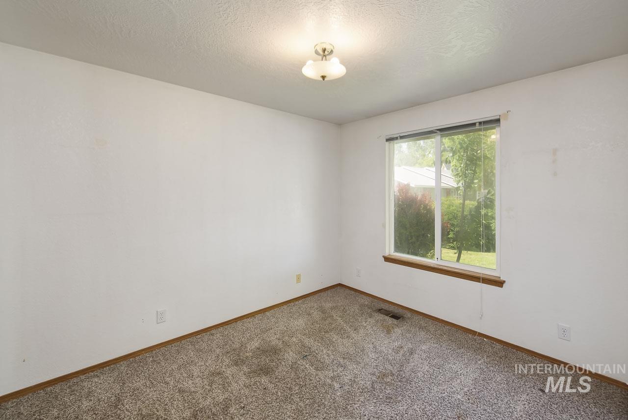 1465 E Buchman Ct, Meridian, Idaho 83642, 3 Bedrooms, 2 Bathrooms, Residential For Sale, Price $360,000,MLS 98986185