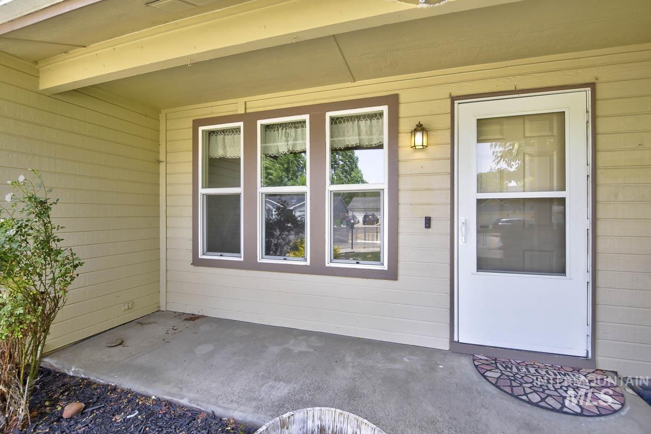 1465 E Buchman Ct, Meridian, Idaho 83642, 3 Bedrooms, 2 Bathrooms, Residential For Sale, Price $360,000,MLS 98986185